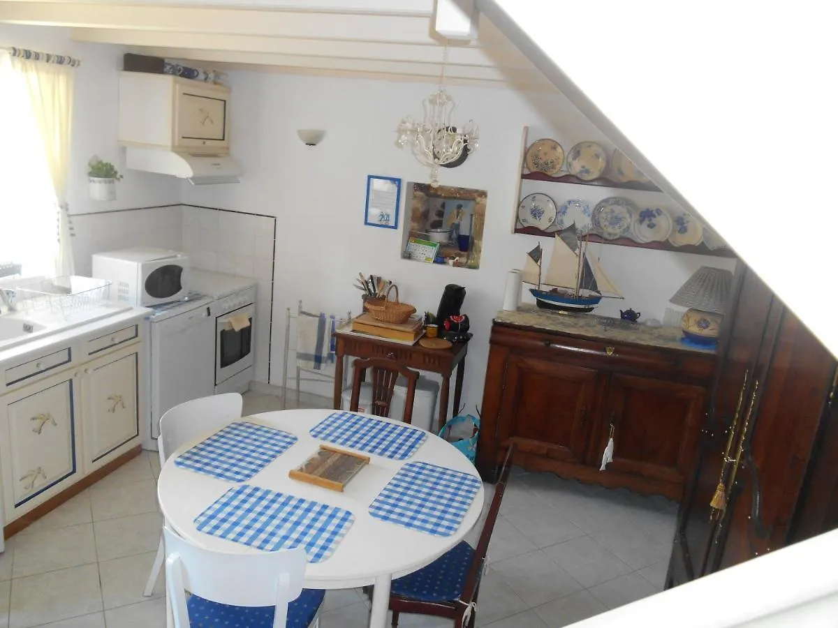 Holiday home Maison Accueillante A Cleden-Cap-Sizun Avec Jardin Clos
