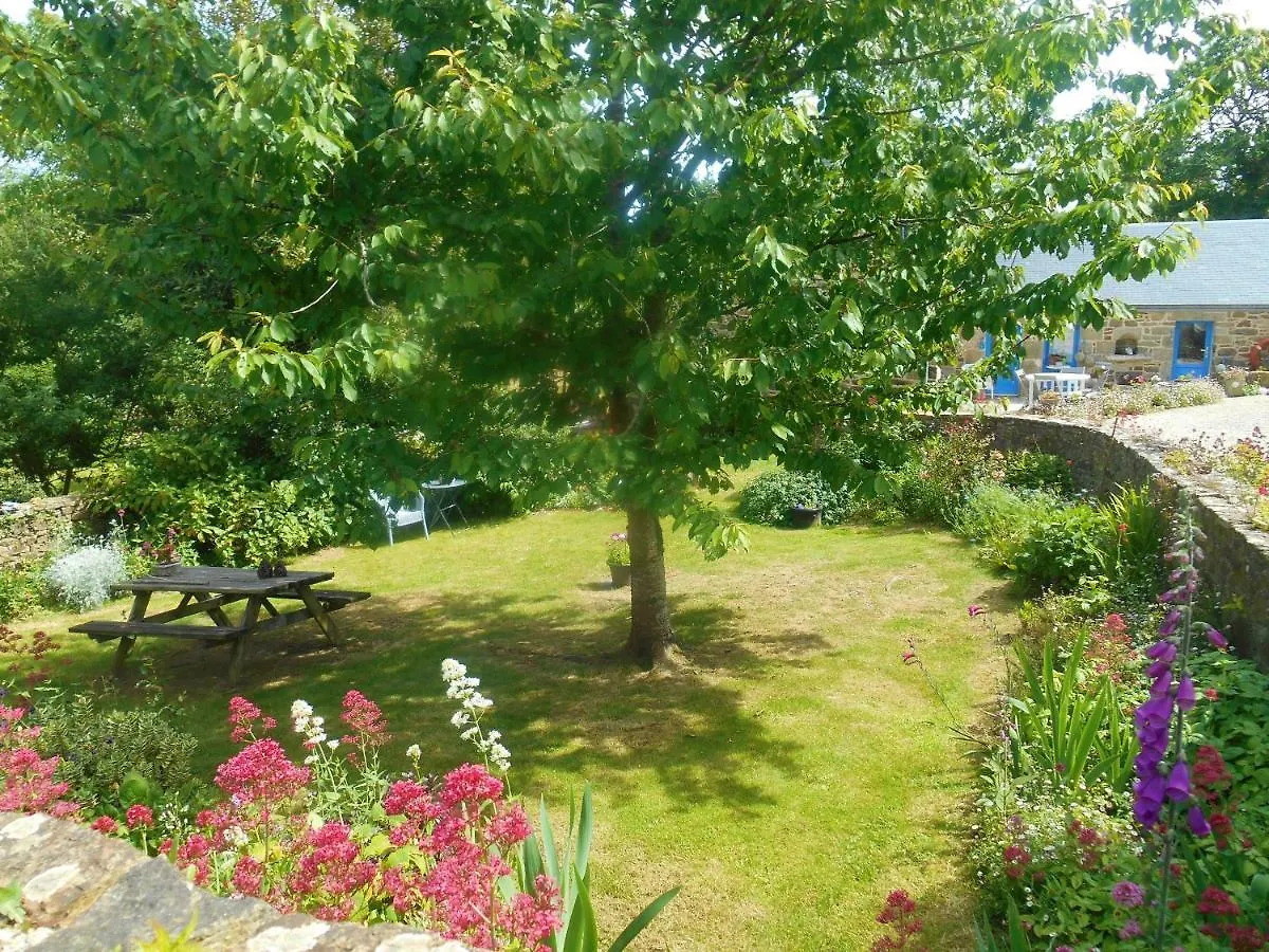 Holiday home Maison Accueillante A Cleden-Cap-Sizun Avec Jardin Clos France